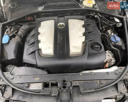 Черный Фольксваген Фаетон, объемом двигателя 2.97 л и пробегом 310 тыс. км за 6500 $, фото 16 на Automoto.ua