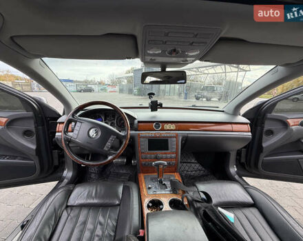 Черный Фольксваген Фаетон, объемом двигателя 2.97 л и пробегом 220 тыс. км за 10800 $, фото 6 на Automoto.ua