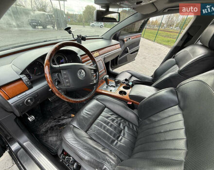 Черный Фольксваген Фаетон, объемом двигателя 2.97 л и пробегом 220 тыс. км за 10800 $, фото 3 на Automoto.ua