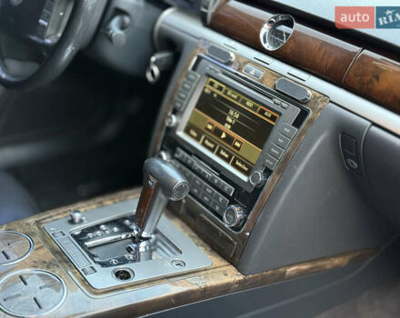 Черный Фольксваген Фаетон, объемом двигателя 2.97 л и пробегом 285 тыс. км за 9500 $, фото 13 на Automoto.ua