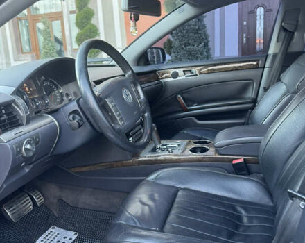 Черный Фольксваген Фаетон, объемом двигателя 2.97 л и пробегом 335 тыс. км за 7650 $, фото 27 на Automoto.ua