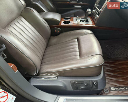 Чорний Фольксваген Фаєтон, об'ємом двигуна 2.97 л та пробігом 262 тис. км за 15950 $, фото 8 на Automoto.ua