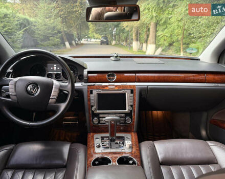 Чорний Фольксваген Фаєтон, об'ємом двигуна 2.97 л та пробігом 262 тис. км за 15950 $, фото 20 на Automoto.ua