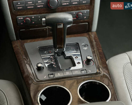 Серый Фольксваген Фаетон, объемом двигателя 2.97 л и пробегом 320 тыс. км за 5000 $, фото 14 на Automoto.ua