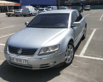 Серый Фольксваген Фаетон, объемом двигателя 4.9 л и пробегом 260 тыс. км за 9100 $, фото 1 на Automoto.ua