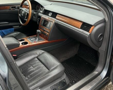 Синий Фольксваген Фаетон, объемом двигателя 3 л и пробегом 280 тыс. км за 3950 $, фото 9 на Automoto.ua