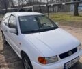 Белый Фольксваген Поло, объемом двигателя 1 л и пробегом 210 тыс. км за 1800 $, фото 1 на Automoto.ua
