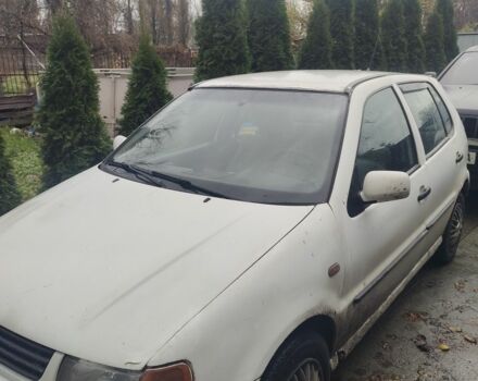 Белый Фольксваген Поло, объемом двигателя 1.4 л и пробегом 280 тыс. км за 1400 $, фото 2 на Automoto.ua