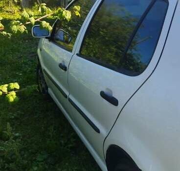 Белый Фольксваген Поло, объемом двигателя 1.39 л и пробегом 350 тыс. км за 2100 $, фото 8 на Automoto.ua