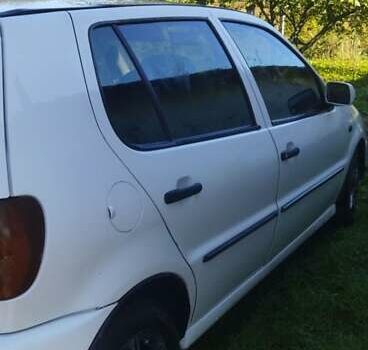 Белый Фольксваген Поло, объемом двигателя 1.39 л и пробегом 350 тыс. км за 2100 $, фото 5 на Automoto.ua