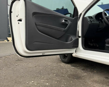 Білий Фольксваген Поло, об'ємом двигуна 1.2 л та пробігом 144 тис. км за 7100 $, фото 24 на Automoto.ua