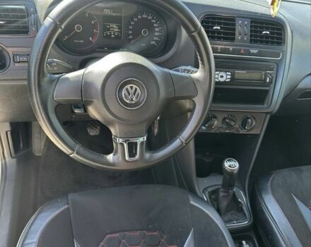 Белый Фольксваген Поло, объемом двигателя 1.2 л и пробегом 140 тыс. км за 4450 $, фото 6 на Automoto.ua