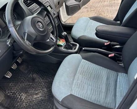 Белый Фольксваген Поло, объемом двигателя 1.2 л и пробегом 285 тыс. км за 5000 $, фото 2 на Automoto.ua