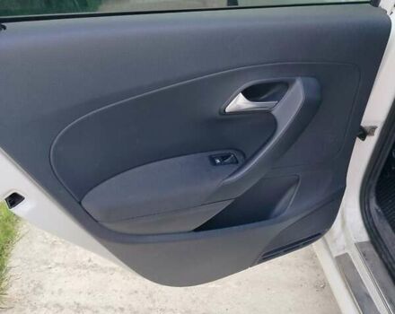 Белый Фольксваген Поло, объемом двигателя 1.4 л и пробегом 200 тыс. км за 6000 $, фото 1 на Automoto.ua