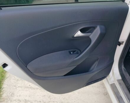 Белый Фольксваген Поло, объемом двигателя 1.4 л и пробегом 200 тыс. км за 6000 $, фото 2 на Automoto.ua