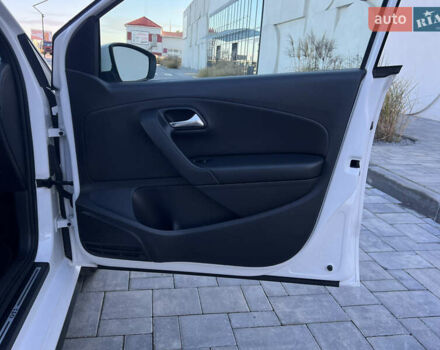 Белый Фольксваген Поло, объемом двигателя 1.4 л и пробегом 136 тыс. км за 9950 $, фото 100 на Automoto.ua