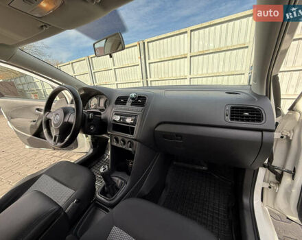 Белый Фольксваген Поло, объемом двигателя 1.39 л и пробегом 441 тыс. км за 6999 $, фото 35 на Automoto.ua