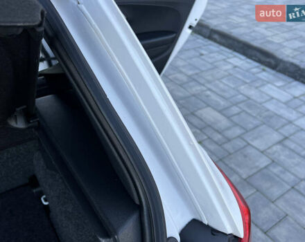 Белый Фольксваген Поло, объемом двигателя 1.4 л и пробегом 136 тыс. км за 9950 $, фото 127 на Automoto.ua