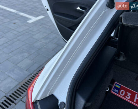 Белый Фольксваген Поло, объемом двигателя 1.4 л и пробегом 136 тыс. км за 9950 $, фото 128 на Automoto.ua