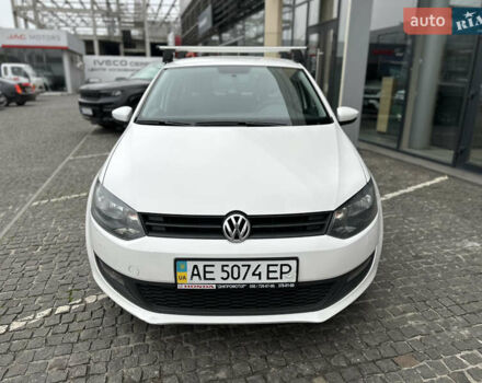 Белый Фольксваген Поло, объемом двигателя 1.2 л и пробегом 212 тыс. км за 6000 $, фото 5 на Automoto.ua