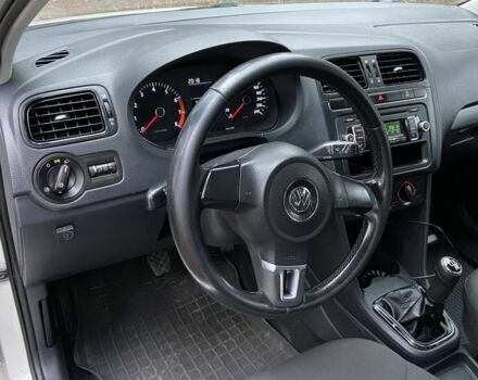 Білий Фольксваген Поло, об'ємом двигуна 1.2 л та пробігом 250 тис. км за 6200 $, фото 15 на Automoto.ua