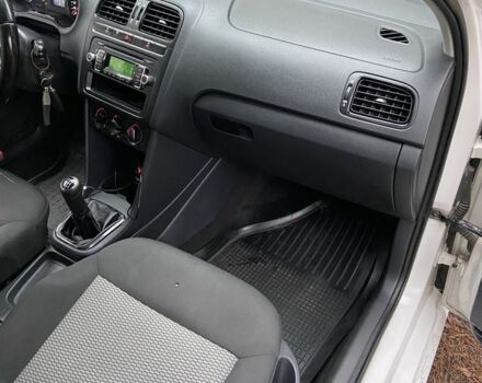 Білий Фольксваген Поло, об'ємом двигуна 1.2 л та пробігом 250 тис. км за 6200 $, фото 13 на Automoto.ua