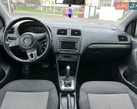Белый Фольксваген Поло, объемом двигателя 1.39 л и пробегом 165 тыс. км за 6500 $, фото 5 на Automoto.ua