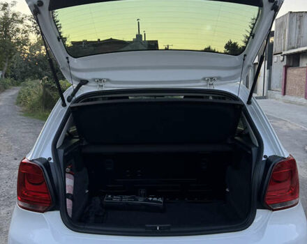 Білий Фольксваген Поло, об'ємом двигуна 1.39 л та пробігом 142 тис. км за 9000 $, фото 17 на Automoto.ua