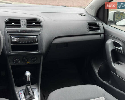 Білий Фольксваген Поло, об'ємом двигуна 1.39 л та пробігом 226 тис. км за 7350 $, фото 23 на Automoto.ua