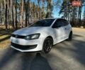 Белый Фольксваген Поло, объемом двигателя 1.2 л и пробегом 200 тыс. км за 6000 $, фото 1 на Automoto.ua