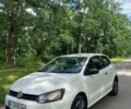 Белый Фольксваген Поло, объемом двигателя 1.2 л и пробегом 195 тыс. км за 5999 $, фото 1 на Automoto.ua