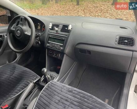 Белый Фольксваген Поло, объемом двигателя 1.2 л и пробегом 243 тыс. км за 5700 $, фото 15 на Automoto.ua