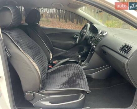 Белый Фольксваген Поло, объемом двигателя 1.2 л и пробегом 243 тыс. км за 5700 $, фото 14 на Automoto.ua