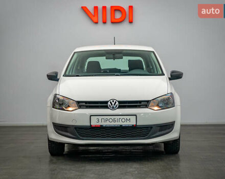 Белый Фольксваген Поло, объемом двигателя 1.2 л и пробегом 180 тыс. км за 6123 $, фото 4 на Automoto.ua
