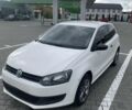 Белый Фольксваген Поло, объемом двигателя 1.2 л и пробегом 240 тыс. км за 5300 $, фото 1 на Automoto.ua