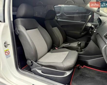 Белый Фольксваген Поло, объемом двигателя 1.2 л и пробегом 268 тыс. км за 6300 $, фото 9 на Automoto.ua