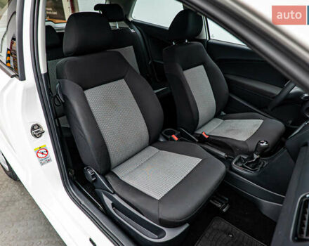 Белый Фольксваген Поло, объемом двигателя 1.2 л и пробегом 180 тыс. км за 6123 $, фото 15 на Automoto.ua