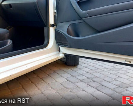 Белый Фольксваген Поло, объемом двигателя 1.2 л и пробегом 259 тыс. км за 5200 $, фото 12 на Automoto.ua