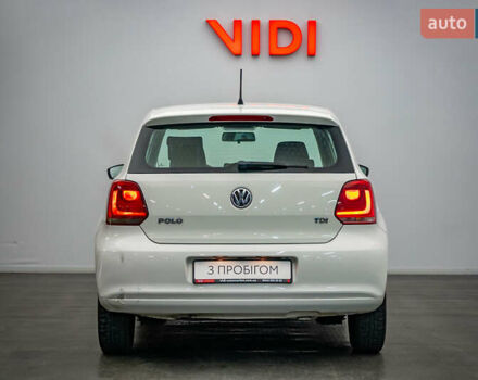 Белый Фольксваген Поло, объемом двигателя 1.2 л и пробегом 180 тыс. км за 6123 $, фото 5 на Automoto.ua