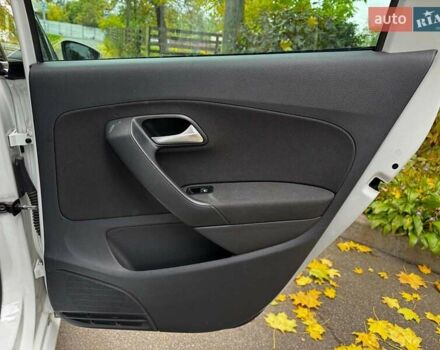 Белый Фольксваген Поло, объемом двигателя 1.2 л и пробегом 238 тыс. км за 9490 $, фото 26 на Automoto.ua