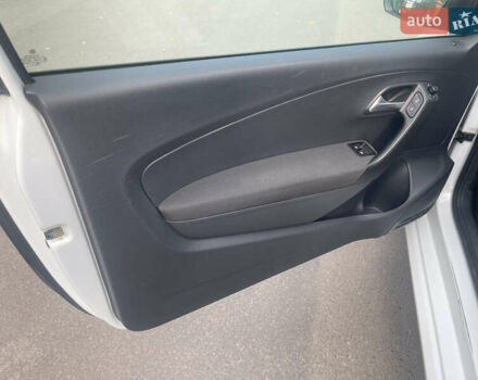 Білий Фольксваген Поло, об'ємом двигуна 1.2 л та пробігом 240 тис. км за 5800 $, фото 15 на Automoto.ua