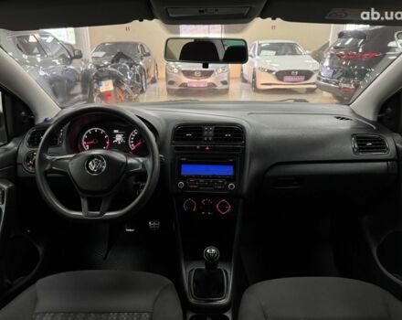 Фольксваген Поло 2017 в Кропивницком (Кировограде) на Automoto.ua Белый Фольксваген Поло, объемом двигателя 1.6 л и пробегом 138 тыс. км за 8800 $, фото 5 на Automoto.ua