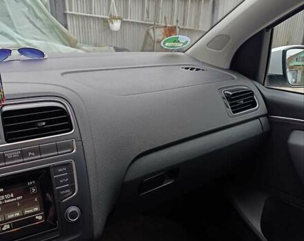 Білий Фольксваген Поло, об'ємом двигуна 1.42 л та пробігом 215 тис. км за 10000 $, фото 20 на Automoto.ua