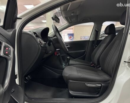 Фольксваген Поло 2017 в Кропивницком (Кировограде) на Automoto.ua Белый Фольксваген Поло, объемом двигателя 1.6 л и пробегом 138 тыс. км за 8800 $, фото 4 на Automoto.ua