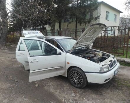 Білий Фольксваген Поло, об'ємом двигуна 1.4 л та пробігом 90 тис. км за 1550 $, фото 4 на Automoto.ua