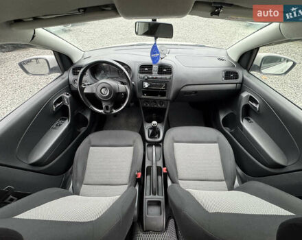 Белый Фольксваген Поло, объемом двигателя 1.6 л и пробегом 202 тыс. км за 5500 $, фото 14 на Automoto.ua