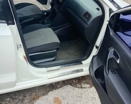 Белый Фольксваген Поло, объемом двигателя 1.6 л и пробегом 220 тыс. км за 5000 $, фото 1 на Automoto.ua