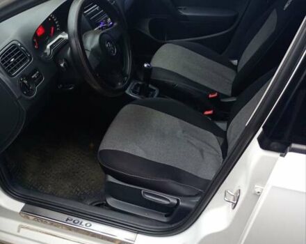 Белый Фольксваген Поло, объемом двигателя 1.6 л и пробегом 220 тыс. км за 5000 $, фото 4 на Automoto.ua