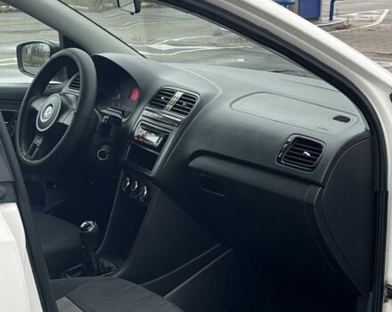 Білий Фольксваген Поло, об'ємом двигуна 1.6 л та пробігом 254 тис. км за 4800 $, фото 9 на Automoto.ua