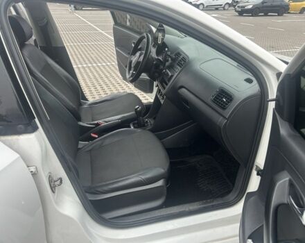 Белый Фольксваген Поло, объемом двигателя 1.6 л и пробегом 220 тыс. км за 5300 $, фото 5 на Automoto.ua